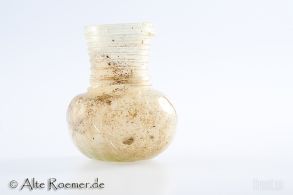 Verziertes antikes Glasfläschchen