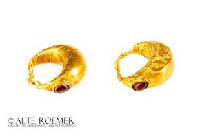 Graeco-Roman earrings with gemstone