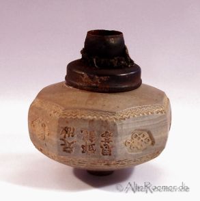 Opiumpfeife, Körper mit Inschrift