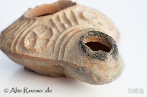 Spätrömische Öllampe mit Dekor