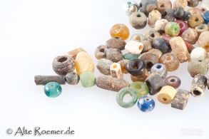 Lot aus ca. 100 römischen Perlen für Halskette