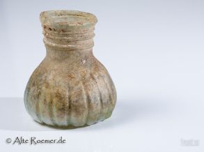 Aufwändig verziertes römisches Unguentarium
