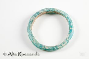 Römischer Armreif aus türkisem Glas