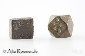 Zwei Bronzegewichte