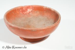 Rot-glasierte Schale