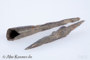 Zwei römische Pfeilspitzen