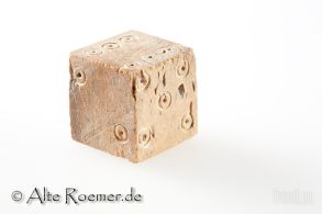 Römischer Würfel aus Bein