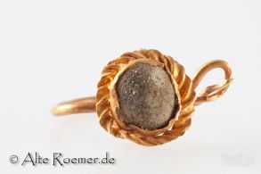 Römischer Ohrring aus Gold  