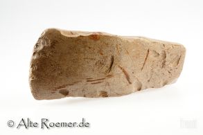 Neolithischer Dicknackenbeilkopf