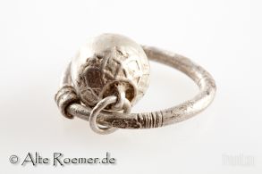Römischer Silberohrring mit Pendant
