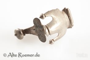 Kräftig profilierte Silberfibel, 2. bis 3. Jh. n. Chr.