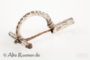 Silberne Armbrust-Fibel um 300 n. Chr. 