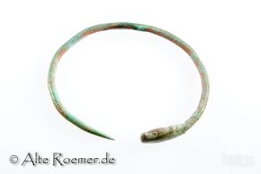 Römischer Armreif mit Schlangenkopf