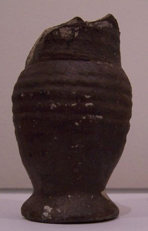 Mittelalterliches bis neuzeitliches Tongefäß