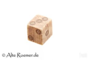 Römischer Würfel aus Bein