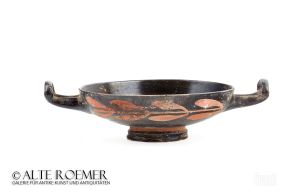 Apulian kylix with large palmette