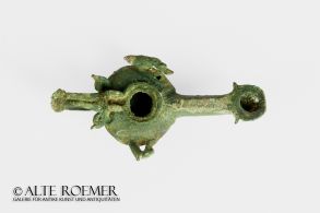 Hellenistische Bronzelampe aus des Sammlung des berühmten Juweliers Shlomo Moussaieff,Hellenistische Bronzelampe aus des Sammlung des berühmten Juweliers Shlomo Moussaieff,Hellenistische Bronzelampe aus des Sammlung des berühmten Juweliers Shlomo Moussaie