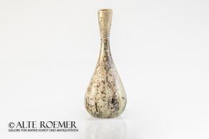 Spätrömische Flasche mit Fadenauflage