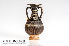 Large Gnathia ware pelike with doves