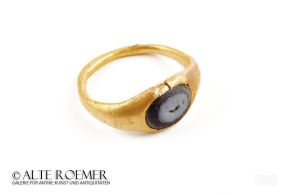 Roman gold ring with intaglio