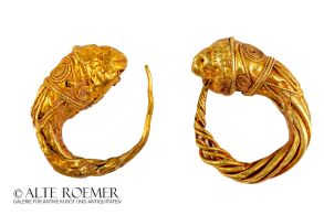 Hellenistic gold earrings with lion head