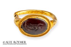 Roman gold ring with intaglio