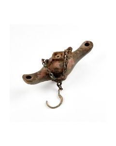 Sehr seltene zweischnauzige römische Öllampe aus Bronze mit Kette