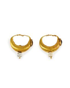 Graeco-Roman earrings with gemstones