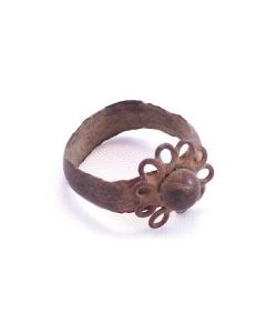 Antiker Ring mit Stein (J)