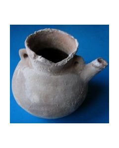 Große Teekanne vom Amphoriskos-Typ