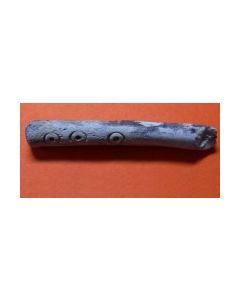 Fragment von Anhänger oder Spielstab aus Knochen