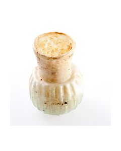 Römisches Glasfläschchen oder Kugelbecher