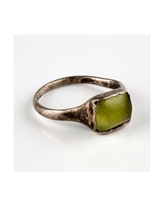 Antiker Ring mit Stein
