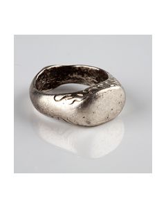 Antiker Fingerring mit Wellenverzierung